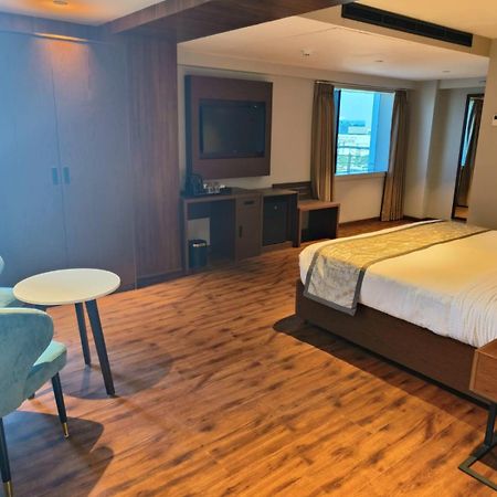 Ramee International Surat Hotel Eksteriør billede