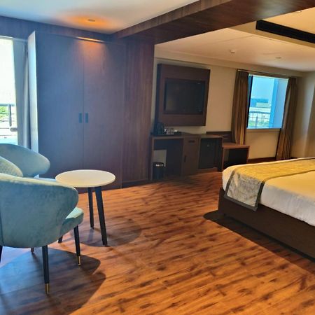 Ramee International Surat Hotel Eksteriør billede